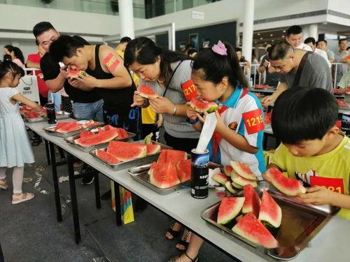 安阳吃瓜大赛现场,全民狂欢，瓜果飘香，欢乐无限