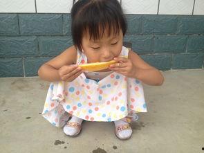 小孩吃瓜引产,小孩吃瓜的欢乐时光