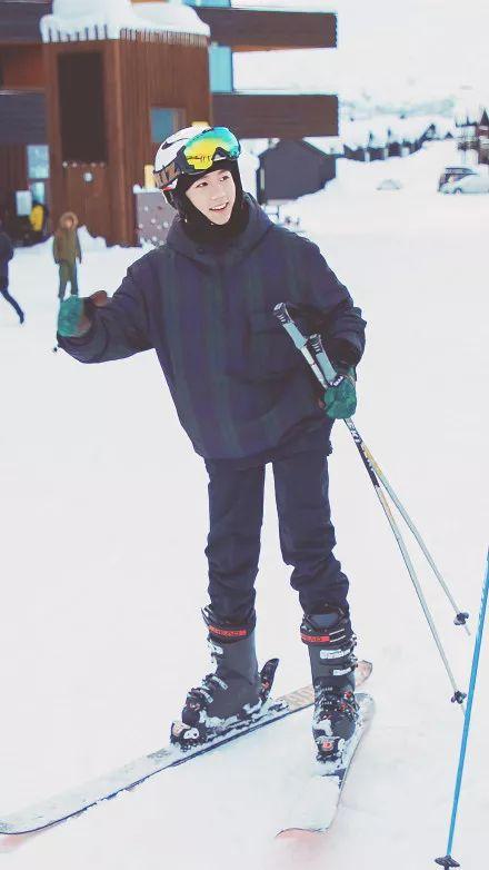 滑雪单板吃瓜,畅享速度与激情的冰雪盛宴