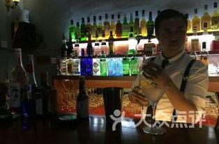 南宁酒吧吃瓜事件视频,一场引发热议的冲突瞬间