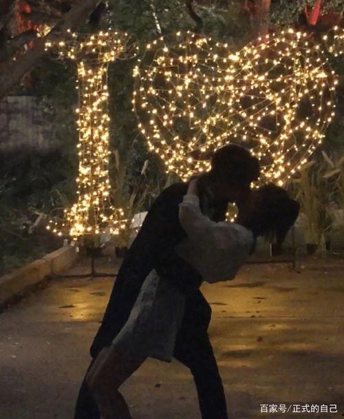 情侣亲嘴吃瓜,情侣亲嘴吃瓜，共享浪漫时光