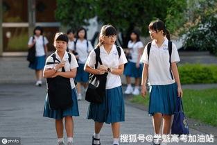 校服事件吃瓜,一场关于青春与正义的较量