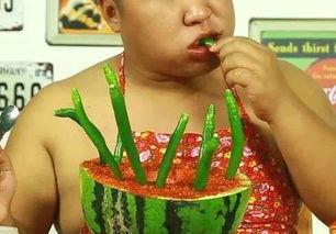 男子离开半小时吃瓜,男子神秘离场背后的故事